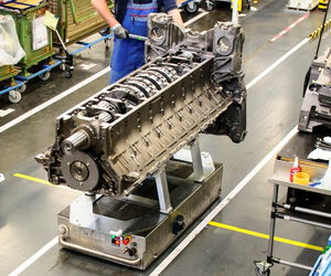 dpm FTS für die Montage von Schiffsmotoren (Rolls Royce)